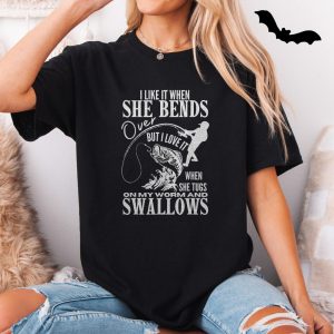 Fishing Humor I Like It When She Bends Over Graphic T ShirtQ 5 1.jpg