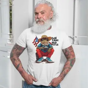Debi Tirar Mas Fotos – Puerto Rico Flag Frog Photographer Graphic T-shirt 13 Debi Tirar Mas Fotos E28093 Puerto Rico Flag Frog Photographer Graphic T shirt 7.jpg