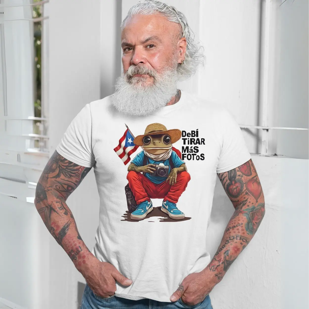 Debi Tirar Mas Fotos E28093 Puerto Rico Flag Frog Photographer Graphic T shirt 7.jpg